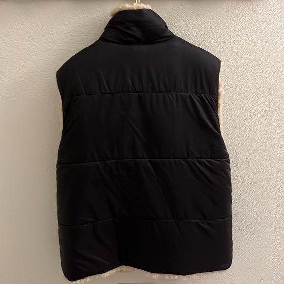 Topshop puffer vest jacket with reversible sherpa lining in black sz M - Picture 7 of 7